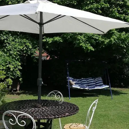 Alice Au Pays D'arrest 度假居 Arrest